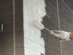 敦賀市の外壁塗装工事（外壁下塗り）