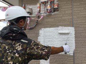 敦賀市の外壁塗装工事（外壁下塗り）