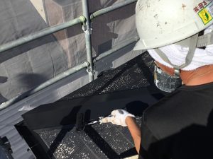 敦賀市の外壁塗装工事（屋根鉄部上塗り２回目）